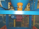 zásobník s otočným ventilem pro pravidelné vysypávání nasátého materiálu
